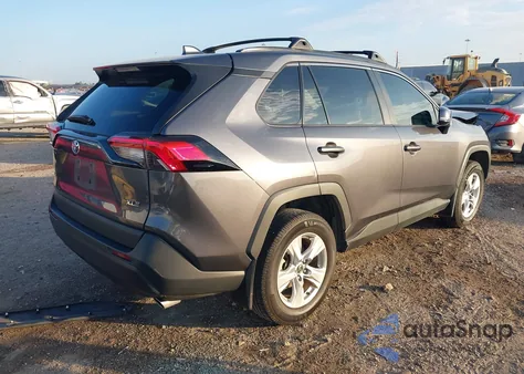 2021 Toyota Rav4 Xle z USA, uszkodzony, nr VIN 2T3W1RFV9MC157947